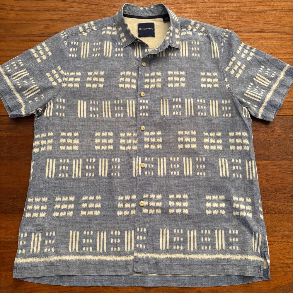 Tommy Bahama Men’s blue print short sleeve button down dress shirt size large
